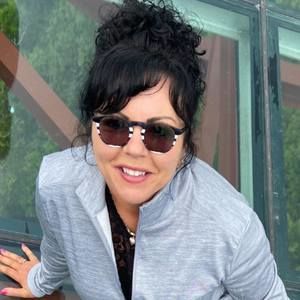 Meet your Posher, Suzanne